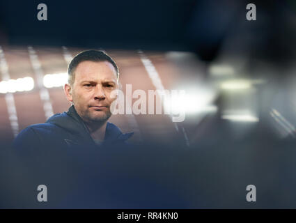 München, Deutschland. 23. Februar, 2019. Pal DARDAI, Hertha Head Coach, Team Manager action, Einzelbild, Mimik, halbe Größe, Porträt, FC BAYERN MÜNCHEN - Hertha BSC Berlin 1-0-DFL-Bestimmungen verbieten die Verwendung von Fotografien als BILDSEQUENZEN und/oder quasi-VIDEO - 1. Deutsche Fussball Liga, München, 23. Februar 2019 Saison 2018/2019, Spieltag 24, FCB, München, © Peter Schatz/Alamy leben Nachrichten Stockfoto