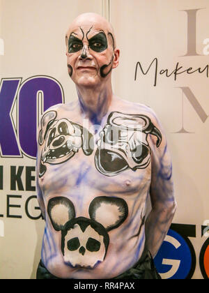 London, Großbritannien. 24. Februar 2019. Professionelle beauty London Excel mit einigen der Modelle auf der Body Painting cmpetition Credit: Paul Quezada-Neiman/Alamy leben Nachrichten Stockfoto