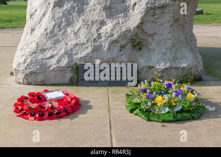 Warrington, Cheshire, UK. 24 Feb, 2019. 24. Februar 2019  schien die Sonne sehr stark auf die jährliche Parade und Service der Jahrestag der Schlacht um Pieter's Hill am 27. Februar 1900 gedenken die erste Bataillon der South Lancashire Regiment (PWV) fand in der Queen's Gardens, Palmyra Square, Warrington, Cheshire, England, UK Credit: John Hopkins/Alamy leben Nachrichten Stockfoto