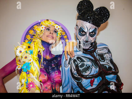 London, Großbritannien. 24. Feb 2019. Professionelle beauty London Excel mit einigen der Modelle auf der Body Painting cmpetition @ Paul Quezada-Neiman/Alamy Live News Credit: Paul Quezada-Neiman/Alamy leben Nachrichten Stockfoto