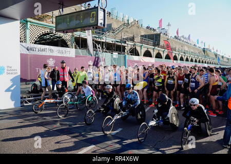Brighton Halbmarathon 2019 Rollstuhlfahrer, Madeira Drive, East Sussex UK Stockfoto