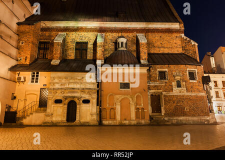 Polen, Krakau, Kirche der Heiligen Barbara in der Nacht in der Altstadt Stockfoto