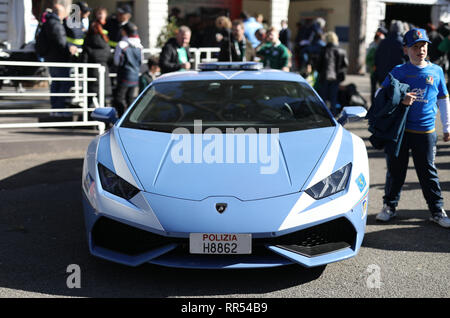 Ein Lamborghini Huracan von der italienischen Polizei außerhalb der Erde vor der Guinness sechs Nationen Match im Stadio Olimpico, Rom, Italien verwendet. Stockfoto