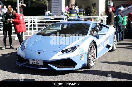 Ein Lamborghini Huracan von der italienischen Polizei außerhalb der Erde vor der Guinness sechs Nationen Match im Stadio Olimpico, Rom, Italien verwendet. Stockfoto