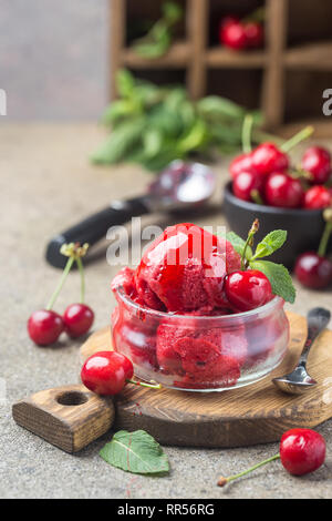 Köstliche kirsche Eis Stockfoto
