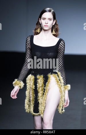 Modelle auf dem Laufsteg für die 'Stufen AW 19/20' zeigen während der 404 Studio fashion show am EGO Mercedes Benz Fashion Week in Madrid mit: Modell Wo: Madrid, Spanien Wann: 24 Jan 2019 Credit: Oscar Gonzalez/WENN.com Stockfoto