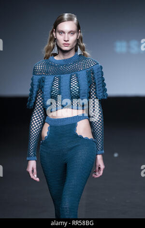 Modelle auf dem Laufsteg für die 'Stufen AW 19/20' zeigen während der 404 Studio fashion show am EGO Mercedes Benz Fashion Week in Madrid mit: Modell Wo: Madrid, Spanien Wann: 24 Jan 2019 Credit: Oscar Gonzalez/WENN.com Stockfoto