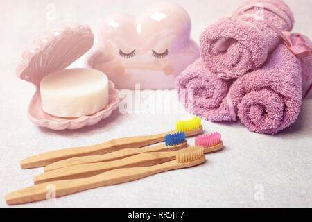Whirlpool Kosmetik. Seife Beauty Behandlung Hintergrund. Aromatherapie mit natürlichem Salz und Badewanne Bombe. Stockfoto