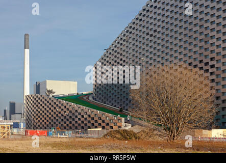 Unteres Ende der Amager Skipiste die CopenHill Skipiste auf dem Energieabfallwerk Amager Ressource Center in Kopenhagen. Architekt Bjarke Ingels GROSS. Stockfoto