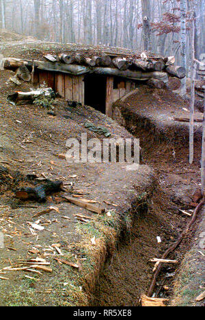 Dieser muslimischen Bunker in der Nähe von Opasici, Bosnien, in der Zone der Trennung, wird festgelegt, während der Operation JOINT ENDEAVOUR abgerissen werden. Stockfoto