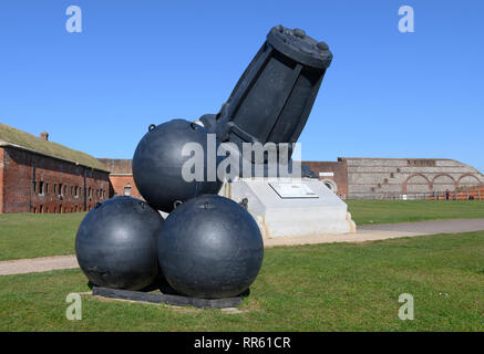 Große Mörtel auf Anzeige an Fort Nelson Royal Armouries Museum, Portsdown Hill, Portsmouth, Hampshire, England, Großbritannien Stockfoto