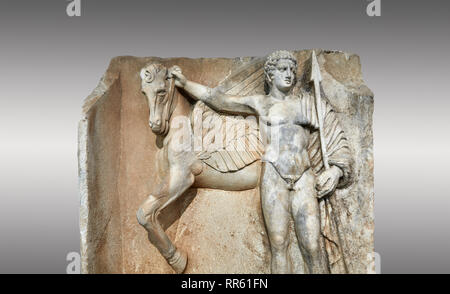 Nahaufnahme eines römischen Sebasteion Relief von Bellerophon Aphrodisias Museum, Aphrodisias, Türkei. Bellerophon war eine lykische Held und Anspruch Stockfoto