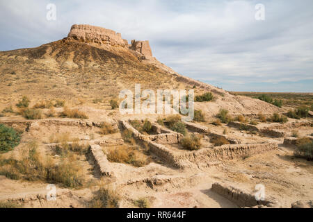 Ruinen der alten Festung Ayaz-Kala in der kyzylkum Wüste, Karakalpakstan, Usbekistan, in Zentralasien Stockfoto