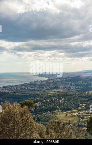 Luftaufnahmen von Barcelona aus einem natürlichen Park Serralada de Marina Stockfoto