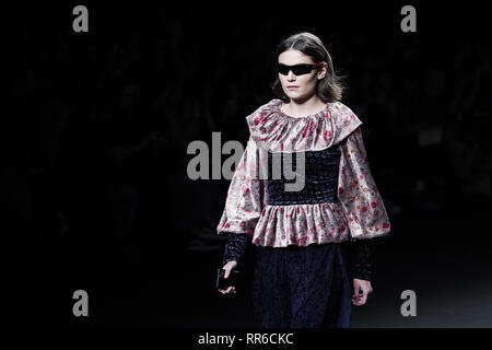 Modelle auf dem Laufsteg während der Anel Yaos fashion show am EGO Mercedes Benz Fashion Week bietet: MODELL Wo: Madrid, Spanien Wann: 24 Jan 2019 Credit: Oscar Gonzalez/WENN.com Stockfoto