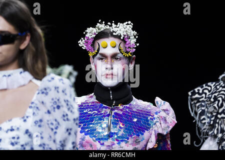 Modelle auf dem Laufsteg während der Anel Yaos fashion show am EGO Mercedes Benz Fashion Week bietet: MODELL Wo: Madrid, Spanien Wann: 24 Jan 2019 Credit: Oscar Gonzalez/WENN.com Stockfoto