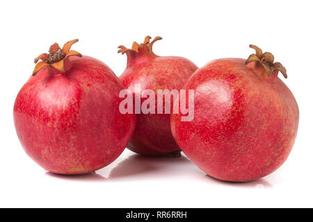 Drei Granatapfel auf weißem Hintergrund Stockfoto