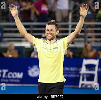 Delray Beach, Florida, USA. 24 Feb, 2019. Radu Albot, der Republik Moldau feiert wie er besiegt Daniel Evans, Großbritannien, singles Finale der 2019 Delray Beach Open ATP Tennisturnier zu gewinnen, am Stadion Delray Beach & Tennis Center in Delray Beach, Florida, USA gespielt. Mario Houben/CSM/Alamy leben Nachrichten Stockfoto