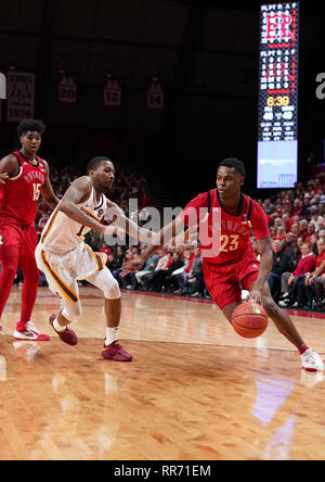 Piscataway, New Jersey, USA. 24 Feb, 2019. Rutgers Scarlet Knights guard MONTEZ MATHIS (23) Laufwerke an den Korb gegen die Minnesota Golden Gophers in einem Spiel an der Rutgers Athletic Center. Quelle: Joel Plummer/ZUMA Draht/Alamy leben Nachrichten Stockfoto