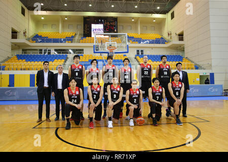 Doha, Katar. 24 Feb, 2019. Japan Spieler pose pirior der FIBA Basketball WM 2019 asiatischen Qualifier zweite Runde Gruppe F Spiel zwischen Katar und Japan in Doha, Katar, 24. Februar 2019. Credit: Yoshio Kato/LBA/Alamy leben Nachrichten Stockfoto