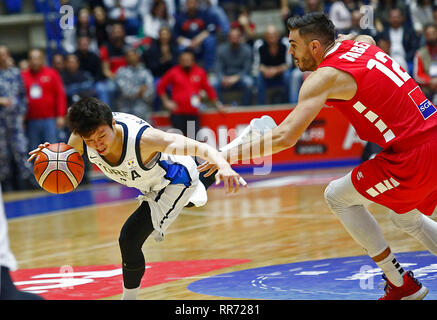 Zouk Mikael, Libanon. 24 Feb, 2019. Kim Sirae (L) von Südkorea konkurriert bei der FIBA Basketball WM 2019 asiatischen Qualifier Match zwischen Libanon und Südkorea im Zouk Mikael, Libanon, 24.02.2019. Libanon verloren 72-84. Credit: Bilal Jawich/Xinhua/Alamy leben Nachrichten Stockfoto