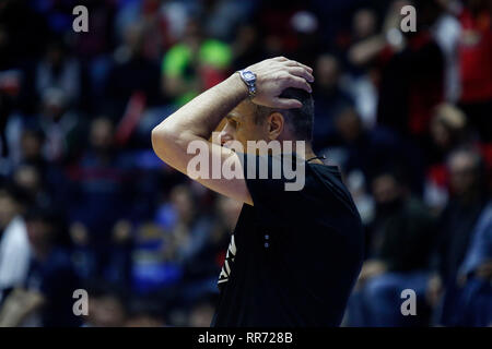 Zouk Mikael, Libanon. 24 Feb, 2019. Slobodan Subotic, Haupttrainer des Libanon reagiert während der FIBA Basketball WM 2019 asiatischen Qualifier Match zwischen Libanon und Südkorea im Zouk Mikael, Libanon, 24.02.2019. Libanon verloren 72-84. Credit: Bilal Jawich/Xinhua/Alamy leben Nachrichten Stockfoto