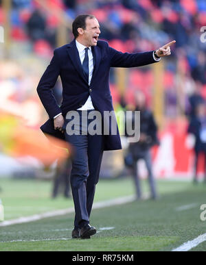 Bologna, Italien. 24 Feb, 2019. Juventus von Trainer Massimiliano Allegri Gesten während einer Serie ein Fußballspiel zwischen Bologna und FC Juventus in Bologna, Italien, 24.02.2019. FC Juventus Turin gewann 1:0. Credit: Augusto Casasoli/Xinhua/Alamy leben Nachrichten Stockfoto