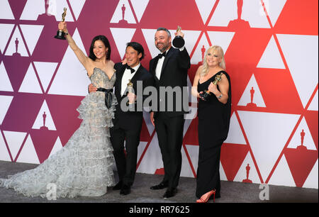 Los Angeles, USA. 24 Feb, 2019. (L-R) Elizabeth Chai Vasarhelyi, Jimmy Chin, Evan Hayes und Shannon, Dill, posieren mit den Besten Dokumentarfilm Award für "Free Solo" in der Presse während der 91St Academy Awards oder Oscars, die Dolby Theatre in Los Angeles, USA, am 24.02.2019 statt. "Free Solo" durch Jimmy Chin und Elizabeth Chai Vasarhelyi, die beide gerichtet sind chinesischen Ursprungs. Credit: Li Ying/Xinhua/Alamy leben Nachrichten Stockfoto