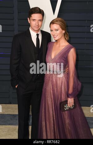 Los Angeles, USA. 24 Feb, 2019. LOS ANGELES, Ca - 24. Februar: Topher Grace und Ashley Hinshaw an der Vanity Fair Oscar Partei am 24. Februar 2019 in Los Angeles, Kalifornien. Credit: Imagespace/Alamy leben Nachrichten Stockfoto