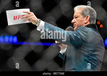 Prag, Tschechische Republik. 23 Feb, 2019. Moderator Bruce Buffer spricht während der UFC Nacht Prag kämpfen, am 23. Februar 2019 in Prag, Tschechische Republik. Quelle: Vit Simanek/CTK Photo/Alamy leben Nachrichten Stockfoto