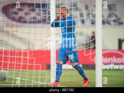 Düsseldorf, Deutschland. 23 Feb, 2019. Torwart Christian MATHENIA (N) enttäuscht, Fußball 1. Fussballbundesliga, 23. Spieltag Fortuna Düsseldorf (D) - FC Nürnberg (N), 23.02.2019 in Düsseldorf/Deutschland. ##DFL-Bestimmungen verbieten die Verwendung von Fotografien als Bildsequenzen und/oder quasi-Video## | Verwendung der weltweiten Kredit: dpa/Alamy leben Nachrichten Stockfoto