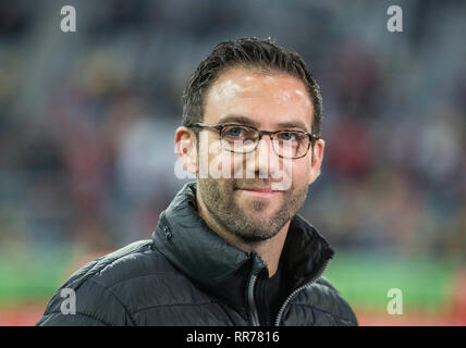 Düsseldorf, Deutschland. 23 Feb, 2019. Trainer Boris SCHOMMERS (N) Fußball 1. Fussballbundesliga, 23. Spieltag Fortuna Düsseldorf (D) - FC Nürnberg (N), 23/02/2019 in Düsseldorf/Deutschland. ##DFL-Bestimmungen verbieten die Verwendung von Fotografien als Bildsequenzen und/oder quasi-Video## | Verwendung der weltweiten Kredit: dpa/Alamy leben Nachrichten Stockfoto