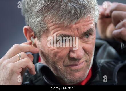 Düsseldorf, Deutschland. 23 Feb, 2019. Trainer Friedhelm FUNKEL (D) Fussball 1. Fussballbundesliga, 23. Spieltag Fortuna Düsseldorf (D) - FC Nürnberg (N), 23.02.2019 in Düsseldorf/Deutschland. ##DFL-Bestimmungen verbieten die Verwendung von Fotografien als Bildsequenzen und/oder quasi-Video## | Verwendung der weltweiten Kredit: dpa/Alamy leben Nachrichten Stockfoto