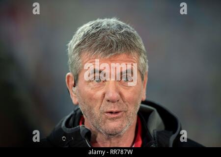 Düsseldorf, Deutschland. 23 Feb, 2019. Trainer Friedhelm FUNKEL (D) Fussball 1. Fussballbundesliga, 23. Spieltag Fortuna Düsseldorf (D) - FC Nürnberg (N), 23.02.2019 in Düsseldorf/Deutschland. ##DFL-Bestimmungen verbieten die Verwendung von Fotografien als Bildsequenzen und/oder quasi-Video## | Verwendung der weltweiten Kredit: dpa/Alamy leben Nachrichten Stockfoto