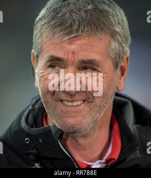 Düsseldorf, Deutschland. 23 Feb, 2019. Trainer Friedhelm FUNKEL (D) Fussball 1. Fussballbundesliga, 23. Spieltag Fortuna Düsseldorf (D) - FC Nürnberg (N), 23.02.2019 in Düsseldorf/Deutschland. ##DFL-Bestimmungen verbieten die Verwendung von Fotografien als Bildsequenzen und/oder quasi-Video## | Verwendung der weltweiten Kredit: dpa/Alamy leben Nachrichten Stockfoto