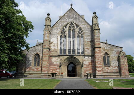 Er Dom Kirche der Heiligen Asaph und Cyndeym, die gemeinhin als St Asaph Cathedral, ist eine Kathedrale in St Asaph, Denbighshire, North Wales. Eine anglikanische Kirche, es ist der bischöflichen Sitz des Bischofs von St Asaph. Die Kathedrale stammt aus 1.400 Jahren, während das heutige Gebäude stammt aus dem 13. Jahrhundert. Es wird manchmal behauptet, die kleinste Anglikanische Kathedrale in Großbritannien. credit Ian Fairbrother/Alamy Stockfotos zu sein Stockfoto