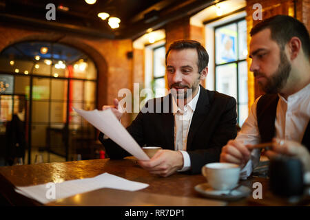 Business Meeting im Restaurant Stockfoto