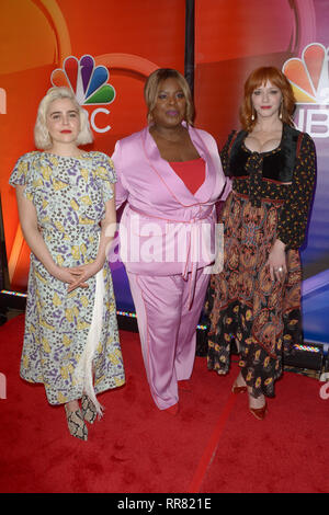 NBC New York drücken Sie Quark im Four Seasons Hotel - Roter Teppich Anreise mit: Mae Whitman, Retta, Christina Hendricks Wo: New York, New York, United States Wenn: 24 Jan 2019 Credit: Ivan Nikolov/WENN.com Stockfoto