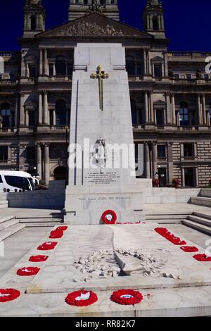 Glasgow's Ehrenmal George Square, die durch die Stadt an einem sonnigen Sommertag. Schottland, Großbritannien. Stockfoto