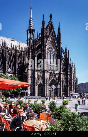 Deutschland. Rheintal. Die Fassade des Kölner Doms. Stockfoto