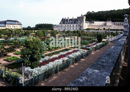 Frankreich, mit Blick auf die formalen Gartenanlagen des Schlosses von Villandry (1536) Tal der Loire. Stockfoto