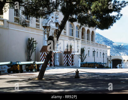 Frankreich. Monaco. Monte-Carlo. Französische Riviera. Der Schlossplatz mit dem Königlichen Palast. Stockfoto