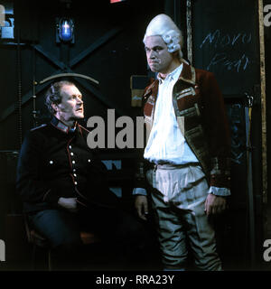 FAST WIA IM RICHTIGEN LEBEN/D 1982 / Hanns Christian Müller/KARL OBERMAYR und Gerhard Polt im Sketch: 'Der Auftritt' 29618/Überschrift: FAST WIA IM RICHTIGEN LEBEN/D 1982 Stockfoto