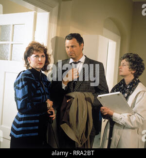 FAST WIA IM RICHTIGEN LEBEN/D 1980 / Hanns Christian Müller/Cleo Kretschmer, Gerhard Polt, GISELA SCHNEEBERGER im Sketch: 'Running Gag' 29618/Überschrift: FAST WIA IM RICHTIGEN LEBEN/D 1980 Stockfoto