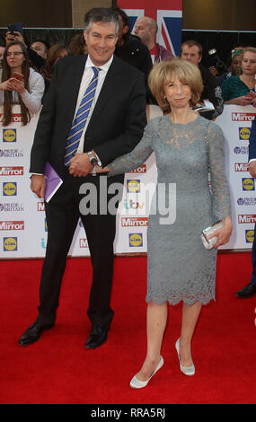 Sep 28, 2015 - London, England, UK-Pride of Britain Awards, Grosvenor House Hotel, London - Roter Teppich Ankünfte Foto zeigt: Helen Wert und Trevor Stockfoto