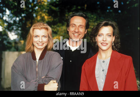AUS heiterem Himmel/Heurte: Hallo Sandmann/Marlene (MICHAELA MAZAK), Tobias (DANIEL FRIEDRICH) und Julia (Janina Hartwig) 41960/Überschrift: Aus heiterem Himmel Stockfoto