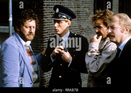 TATORT/Kuscheltiere/D 1982/Hajo Gies/CHIEM VAN HOUWENINGE (Hänschen), GUUS VAN DER (holländischer Polizist), Götz George (Horst Schimanski) Götz George, Eberhard Feik (Christian Thanner) 29408/Überschrift: TATORT/D 1982 Stockfoto