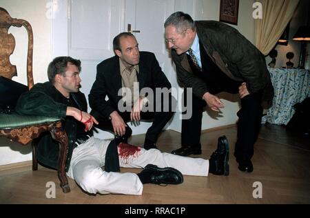 SISKA/Tod eienr Würfelspielerin/S 1998/Vadim Glowna/MATTHIAS FREIHOF (Lorenz Wiegand), Peter Kremer (Siska), WERNER SCHNITZER (Jacob Hahne) C 41666/Überschrift: SISKA/S 1998 Stockfoto