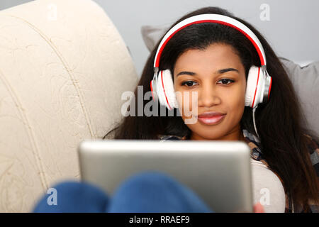 Schwarz normalen weiblichen Designer Arbeitsplatz Stockfoto