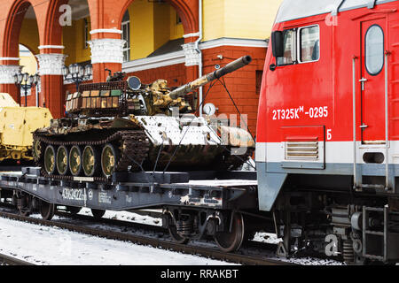 Orjol, Russland. 25. Feb 2019. Zug der militärisch-patriotischen yrian Bruch Aktion' mit erfassten militärischen Ausrüstung besucht die Stadt Orjol Credit: SERGEI CHAIKO/Alamy leben Nachrichten Stockfoto